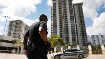 Dos jóvenes fueron arrestados luego de disparar frente a un centro comercial en Florida