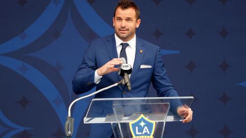 Chris Klein durante una conferencia de prensa con Los Angeles Galaxy.