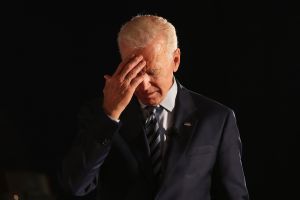 Asociación de empleados gubernamentales de EE.UU. demanda al presidente Joe Biden
