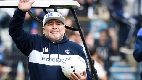 La cuenta hackeada de Maradona se encuentra publicando contenido de memes y mensajes ofensivos.