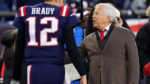 Tom Brady junto a Robert Kraft.