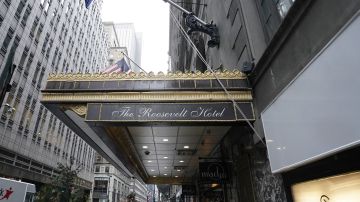 El famoso hotel Roosevelt se encuentra cerca de la Estación Central, en Manhattan.