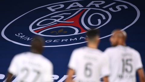 Escudo del PSG en el Parque de los Príncipes.