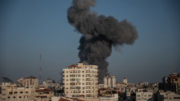 Israel Steps Up Gaza Attacks Amid Hamas Rocket Barrage