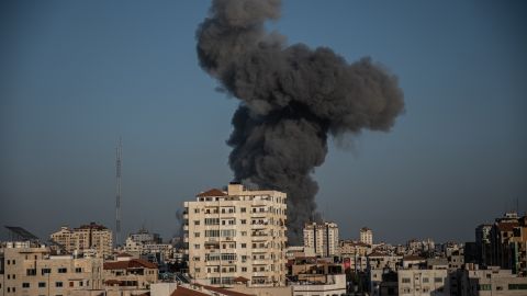 Israel Steps Up Gaza Attacks Amid Hamas Rocket Barrage