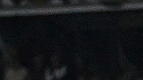 El defensa portugués del Manchester City, Ruben Dias (C), comete una falta contra el delantero francés del Real Madrid, Karim Benzema (4L), para conceder un penalti que definió la semifinal de Champions 2021/22.