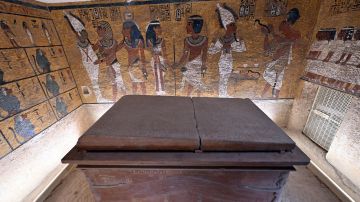 Un hombre se habría enfermado tras abrir una tumba egipcia.