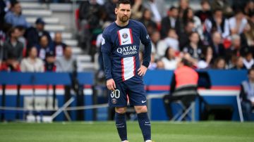 El delantero argentino del Paris Saint-Germain, Lionel Messi, reacciona durante el partido de fútbol de la L1 francesa entre el Paris Saint-Germain.