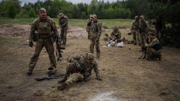 Soldados ucranianos le hacen frente a los ataques rusos.