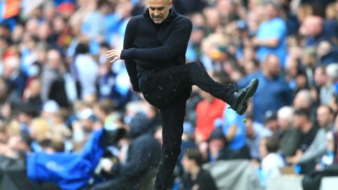 Pep Guardiola enojado tras el fallo del penal.