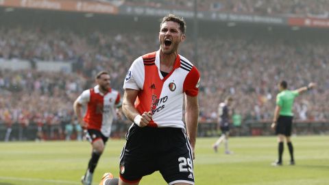 Santiago Giménez con el Feyenoord.