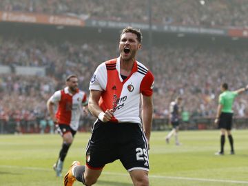 Santiago Giménez con el Feyenoord.