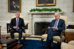 Joe Biden y Kevin McCarthy mantienen reunión "productiva" sobre el techo de deuda, pero todavía siguen sin llegar a un acuerdo