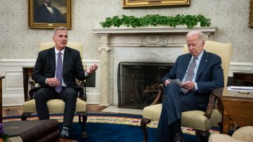 Biden recalcó que durante su gobierno el déficit se ha reducido por lo que está de acuerdo con McCarthy en la necesidad de mantener unas finanzas responsables.