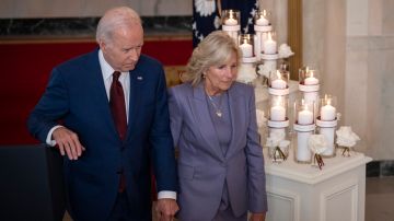 El presidente Biden realizó un evento en la Casa Blanca para conmemorar un año del tiroteo en la escuela de Uvalde.