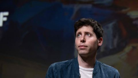 Sam Altman, responsable del revolucionario sistema ChatGPT, ha insistido sobre la necesidad de regular la inteligencia artificial.