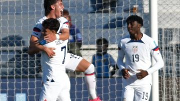 Estados Unidos celebra un gol durante un partido ante Eslovaquia en el Mundial Sub-20.