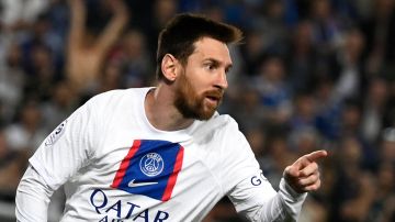 Messi celebra luego de su gol ante el Strasburg.