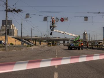 Fragmentos de misiles rusos en las carreteras de Kiev.