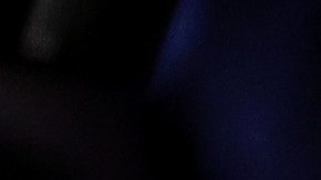 Conor McGregor caminando hacia el octágono para  enfrentarse a Dustin Poirier en la UFC 264