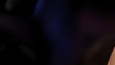 Conor McGregor caminando hacia el octágono para  enfrentarse a Dustin Poirier en la UFC 264