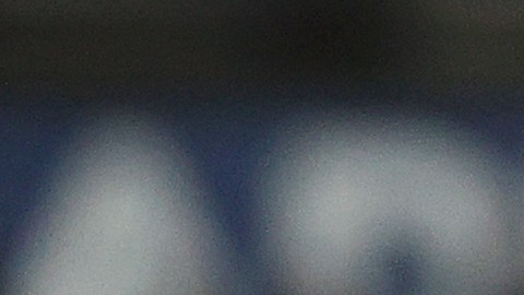 Pelly Ruddock Mpanzu celebra con sus compañeros en un partido ante el Swansea City durante 2022.