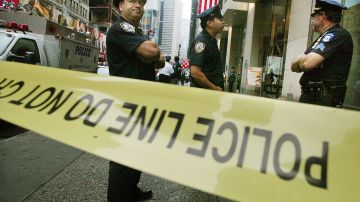 Dispararon a dos policías que investigaban una residencia en Nueva York: el sospechoso murió durante el tiroteo
