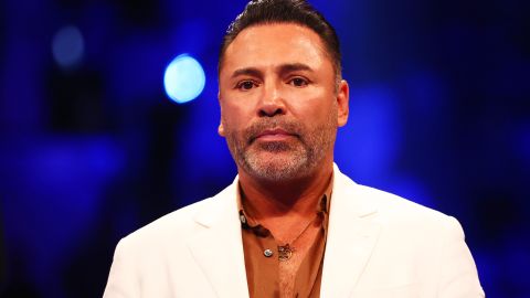 Óscar De La Hoya considera que Lomachenko ganó el combate.