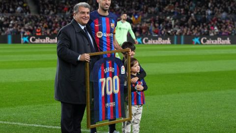 Sergio Busquets durante un homenaje por sus 700 encuentros con el FC Barcelona.