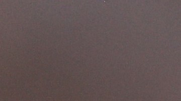 Adams ha comenzado a enviar inmigrantes a hoteles fuera de la ciudad, lo que ha generado un litigio legal.