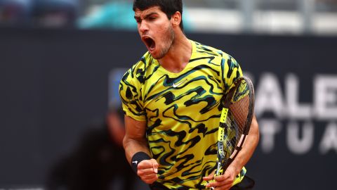 Carlos Alcaraz celebra un punto durante un torneo en Italia.