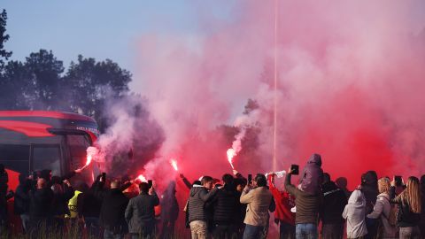 Hinchas del AZ Alkmaar atacaron a los familiares de los jugadores del West Ham.