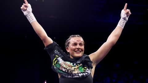 DUBLIN, IRELAND - MAY 20: Chantelle Cameron celebra su victoria ante Katie Taylor