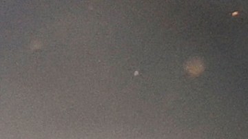 Ronald Acuña Jr. en pleno robo de base.