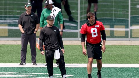 Aaron Rodgers en las prácticas con los New York Jets.