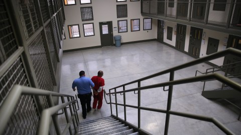 Además de la privación de libertad, Slayton estará registrado como agresor sexual de por vida.