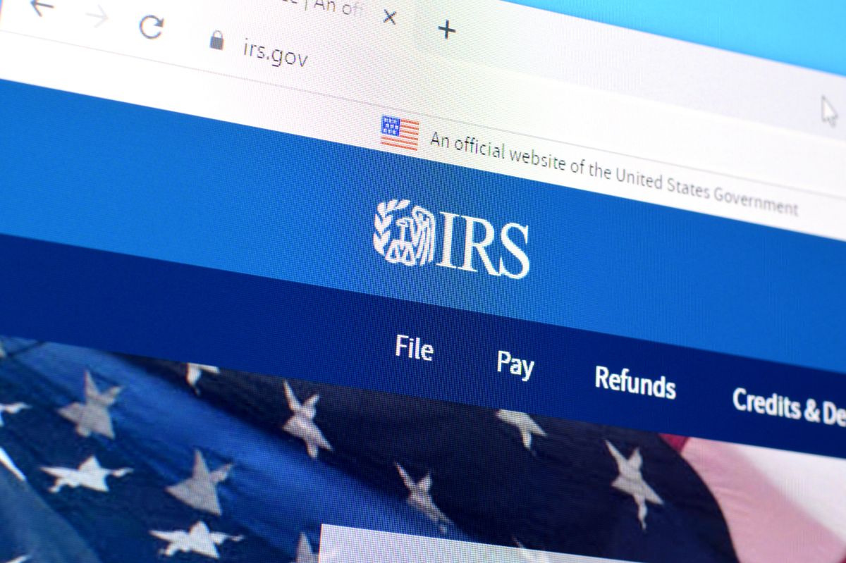 IRS reminds taxpayers living abroad to file their 2022 tax return by June 15