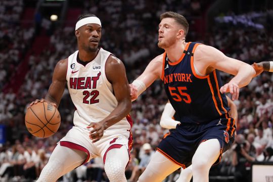 Miami Heat vuelve a golpear a los New York Knicks y queda a un paso de las finales del Este