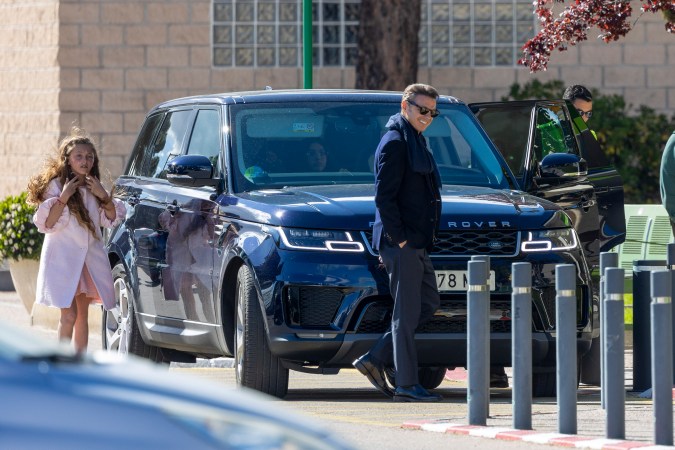 Luis Miguel y las hijas de Paloma Cuevas/ Foto de Grosby Group.