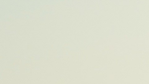 Sebastián Rulli y Ariadne Díaz en la serie "Más allá de ti" de ViX.