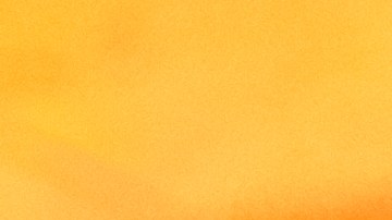 En la imagen aparecen Patricia Reyes Spíndola junto a Ariadne Díaz en "Más allá de ti".