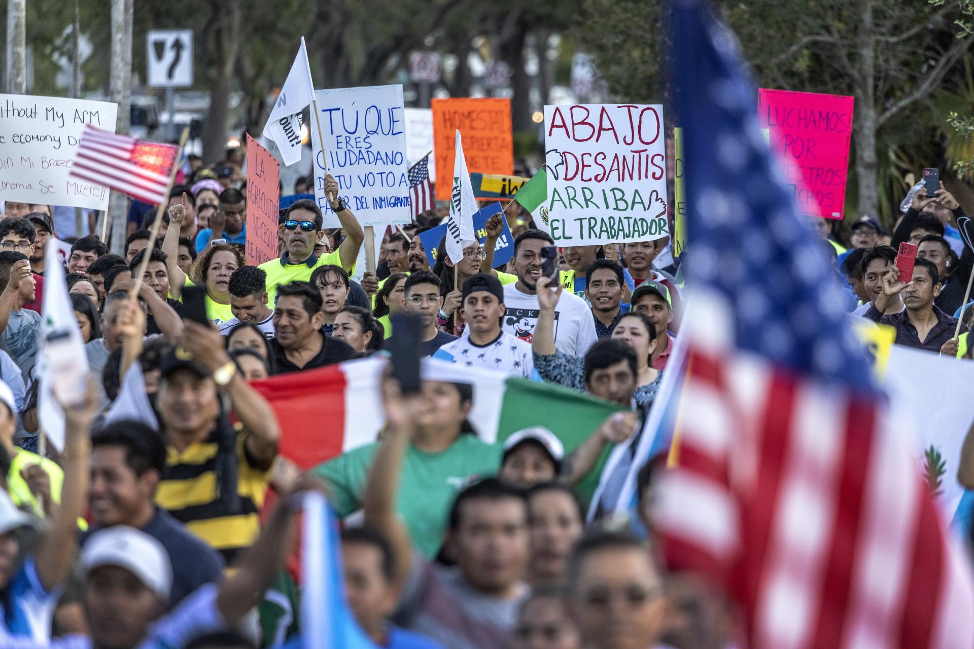 La Ley Sb 1718 De Desantis Tiene A Miles De Inmigrantes De Florida En 1795