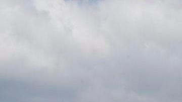 Los sistemas de misiles antiaéreos S-400 rusos conducen frente al Kremlin en Moscú.