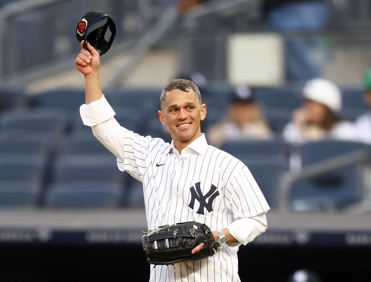 Kentucky Derbywinning Venezuelan jockey throws out first pitch at New