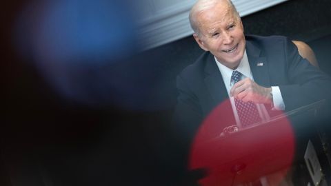 El presidente Joe Biden durante ua reunión con el gabinete de Investing in America.