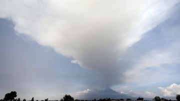 Fotografía de la actividad del volcán Popocatépetl.
