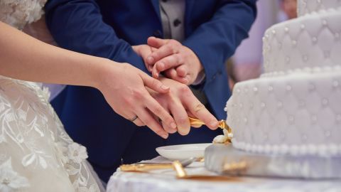 Novios en su boda