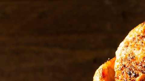 Las Beer Can Chicken Beers para cocinar pollo a la cerveza estarán disponibles el 22 de mayo.