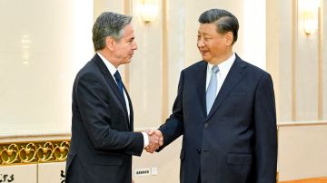 Presidente chino Xi se reúne con Secretario de Estado de EE.UU. Blinken en Beijing.