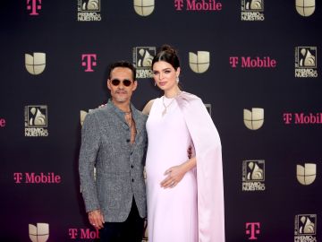 Marc Anthony y Nadia Ferreira esperan su primer bebé juntos.